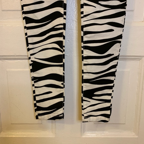 Free People Belle Printed Skinny Pants 🖤🤍 - Picture 8 of 12